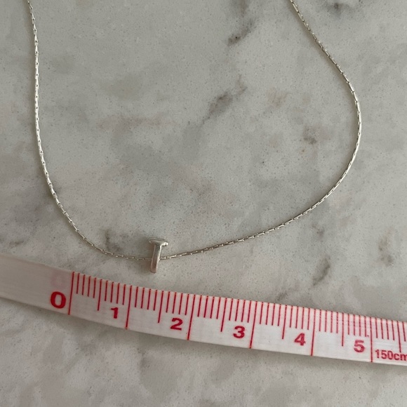 ‘T’ initial necklace - Picture 2 of 6